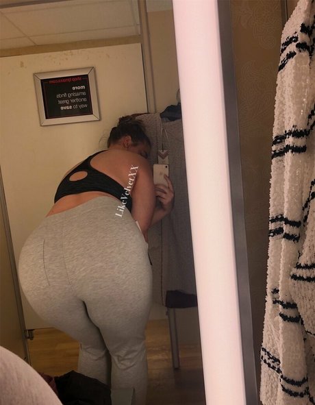 Foto desnuda filtrada de OnlyFans de Redvelvetxx