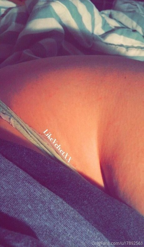 Обнаженная фотография утечки OnlyFans от Redvelvetxx