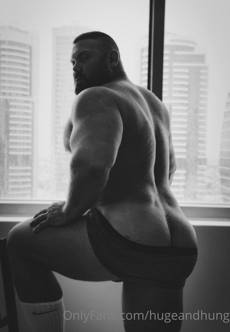 Hugeandhung