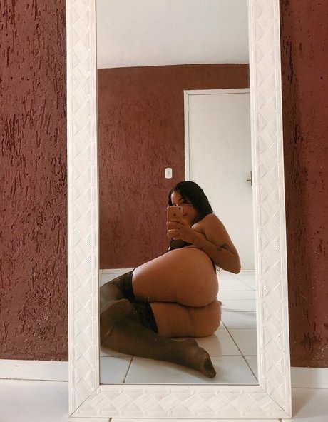 Nahá fotka uniklých OnlyFans od Badinfluenceisa