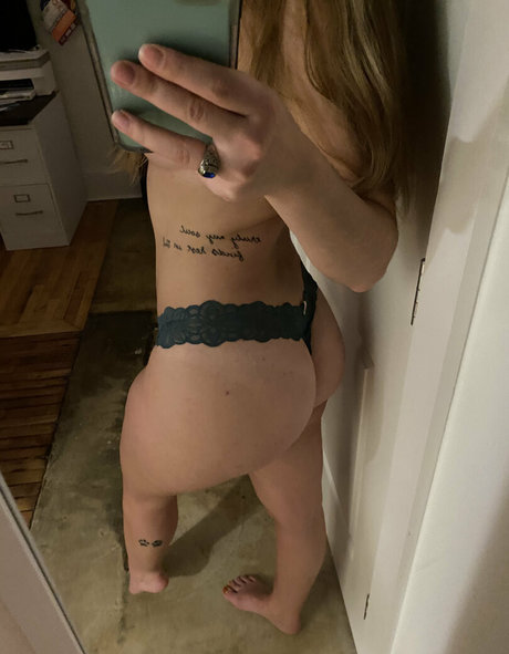 Naken läckt OnlyFans-bild av Lingerielifts