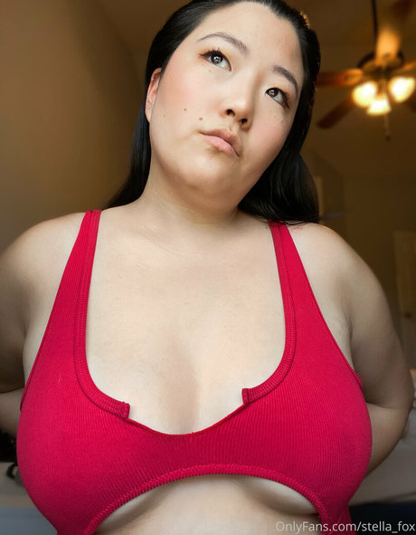 Naken läckt OnlyFans-bild av Stellafox