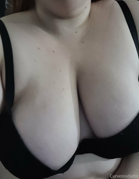 Nacktes geleaktes OnlyFans-Foto von Curvestodiefor