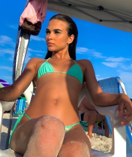Naken läckt OnlyFans-bild av Emily Silva