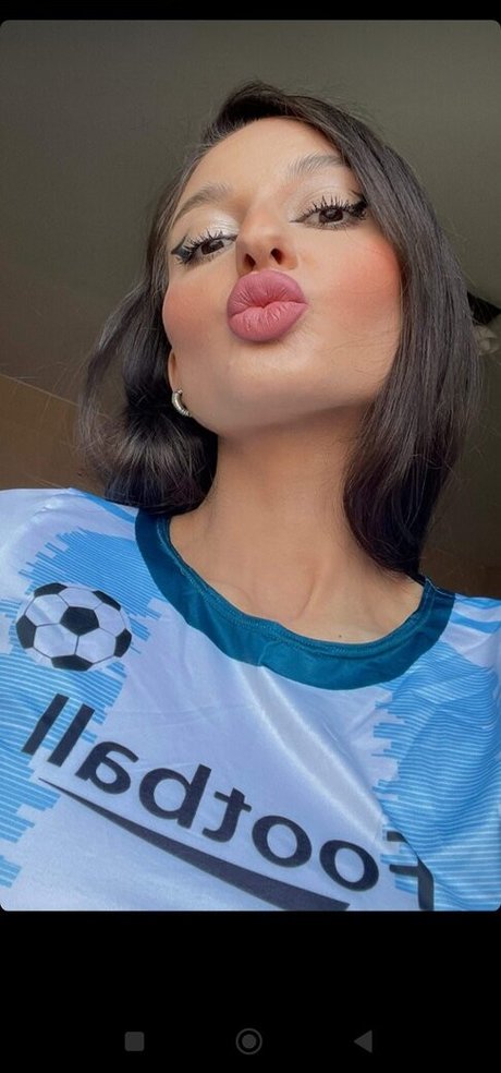 Naken läckt OnlyFans-bild av Larisa Mira Model