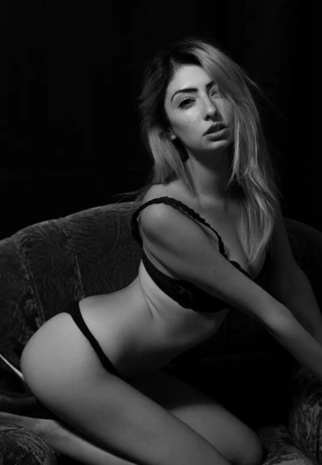 Nahá fotka uniklých OnlyFans od Daniela Bar