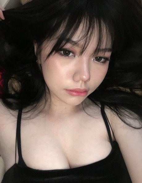 Nahá fotka uniklých OnlyFans od Zarangels