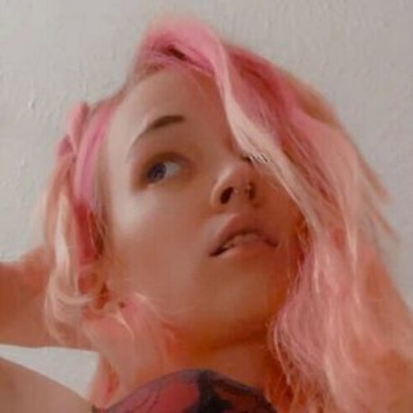 Naken läckt OnlyFans-bild av Arinsquirrel98