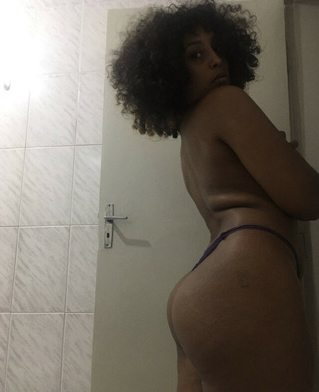 Naken lekkede OnlyFans-bilde av Diaba Negra