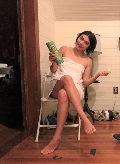 Nahá fotka uniklých OnlyFans od Daniella Pineda