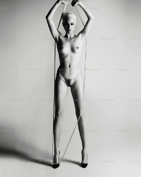 Amber Valletta