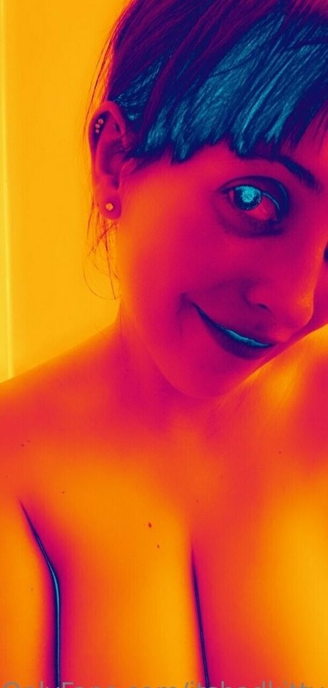 Naken läckt OnlyFans-bild av Itsbadkittyof