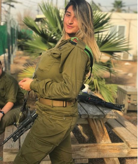 Naken läckt OnlyFans-bild av Marin Elbaz