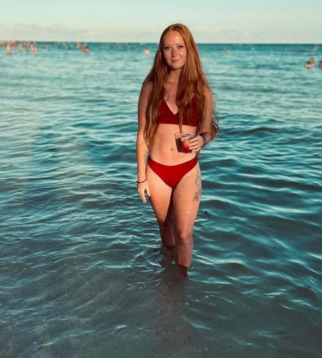 Naakte gelekte OnlyFans-foto van Julie Nance