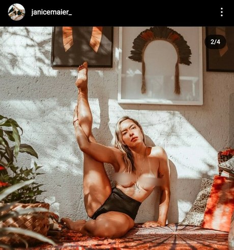 Naakte gelekte OnlyFans-foto van Janice Maier