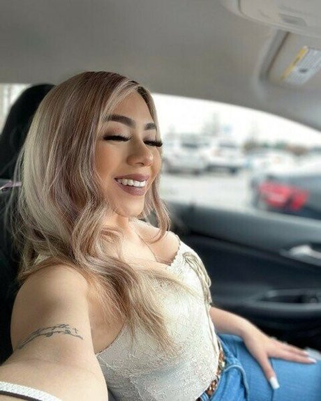 Nahá fotka uniklých OnlyFans od Lermabritney