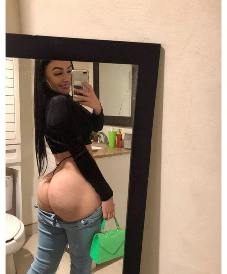 Naakte gelekte OnlyFans-foto van Diditafit