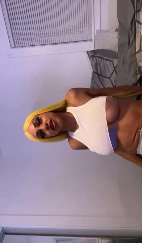 Naakte gelekte OnlyFans-foto van Iamsosunny