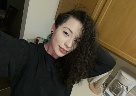 Naken lekkede OnlyFans-bilde av Curly Exotic
