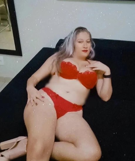 Naken läckt OnlyFans-bild av Elaine Perin