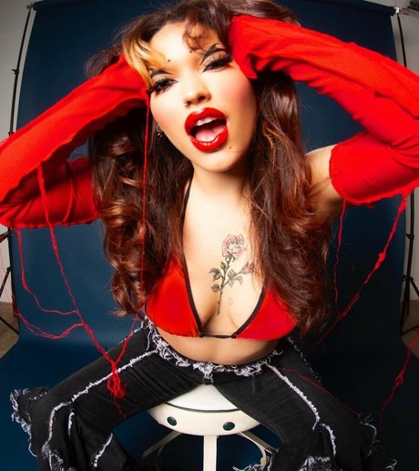 Nahá fotka uniklých OnlyFans od Maxine Ashley
