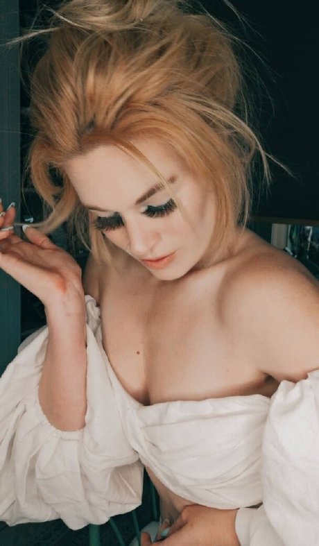 Nahá fotka uniklých OnlyFans od Hollie Bennett