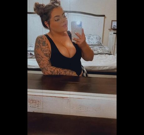 Lilly Zamora