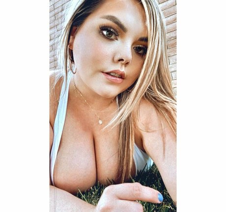 Lilly Zamora