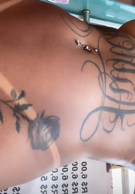Naakte gelekte OnlyFans-foto van Amanda Sousa