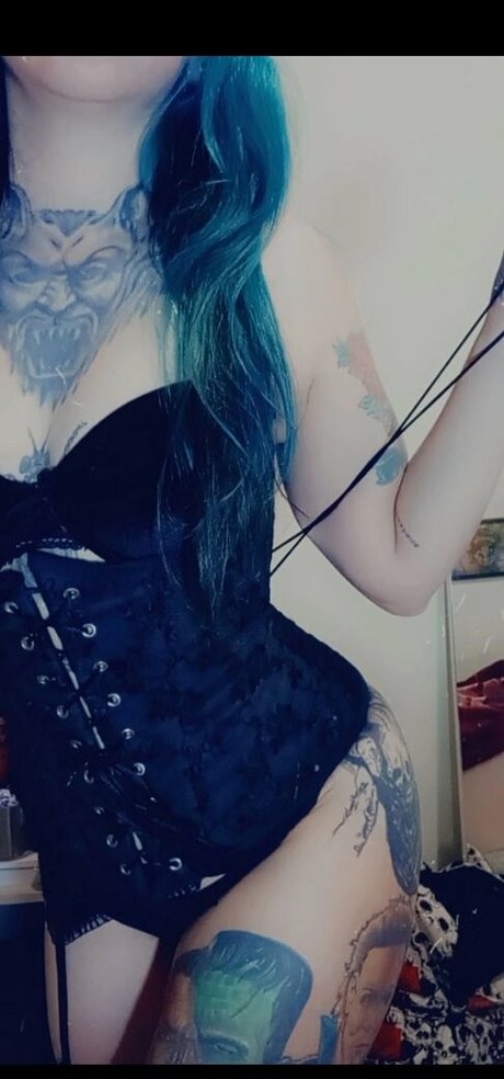 Naakte gelekte OnlyFans-foto van Kahsekh