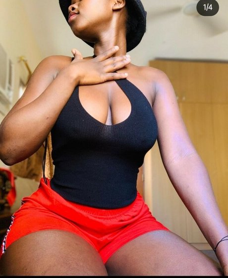Nahá fotka uniklých OnlyFans od Kellytumtum