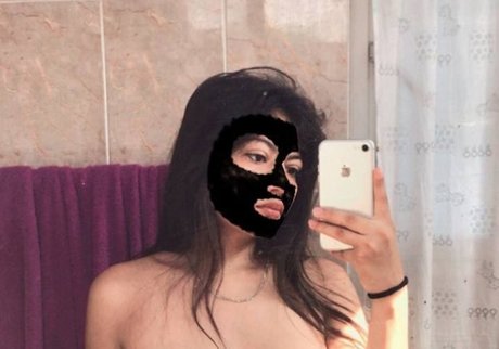 Nøgent lækket OnlyFans-billede af Paola Bustamante