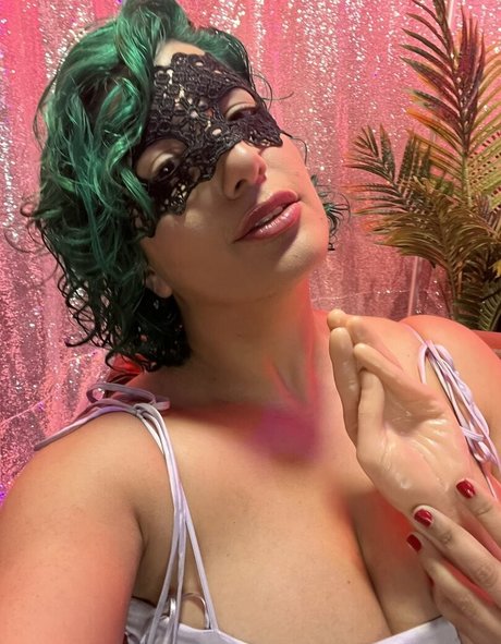 Saraharabic OnlyFansリークヌード写真