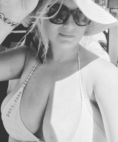 Naken läckt OnlyFans-bild av Patirose