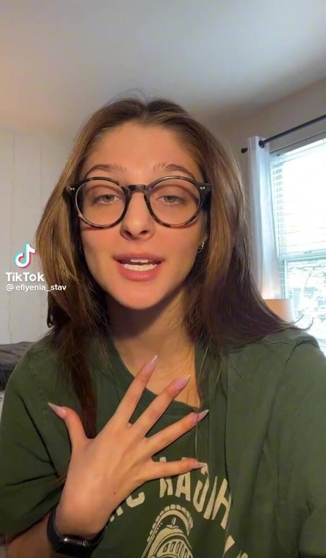 Nahá fotka uniklých OnlyFans od Efiyenia Stavropoulos
