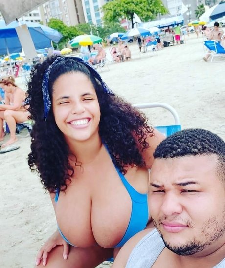 Nahá fotka uniklých OnlyFans od Mayla Coimbra