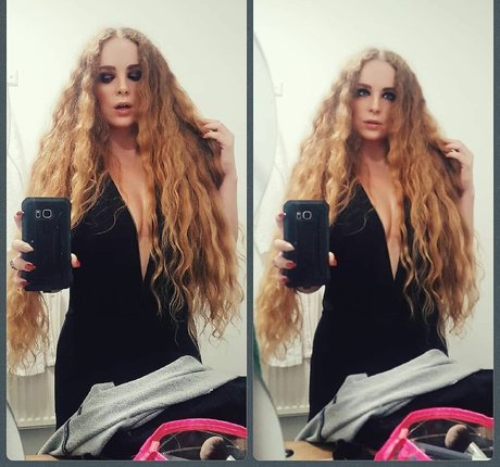 Naken läckt OnlyFans-bild av Emily Jezebelle Hamilton