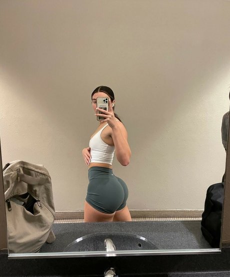 Alaston vuotanut OnlyFans-kuva Courtney Dow
