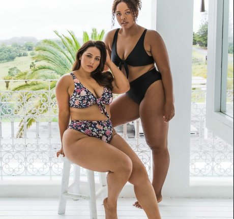 Naken läckt OnlyFans-bild av Yasmine Minovski