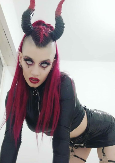Обнаженная фотография утечки OnlyFans от Wolfycornia