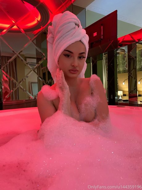 Nacktes geleaktes OnlyFans-Foto von Redona Koci