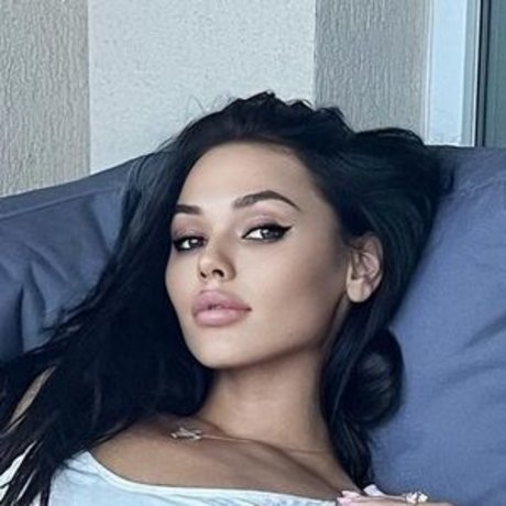 Обнаженная фотография утечки OnlyFans от Rosalinda Bogdan