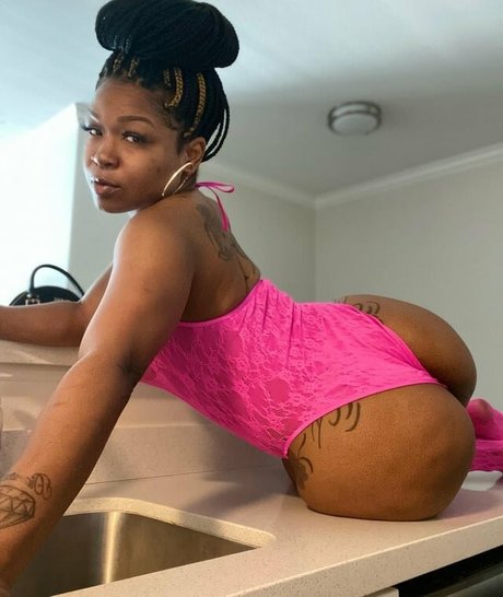 Naken lekkede OnlyFans-bilde av Diamond Monroe