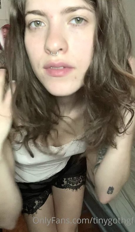 Nahá fotka uniklých OnlyFans od Tinygothgf