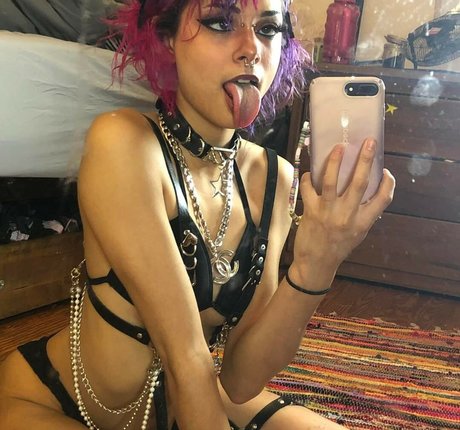Naken läckt OnlyFans-bild av Nymphfairy2002