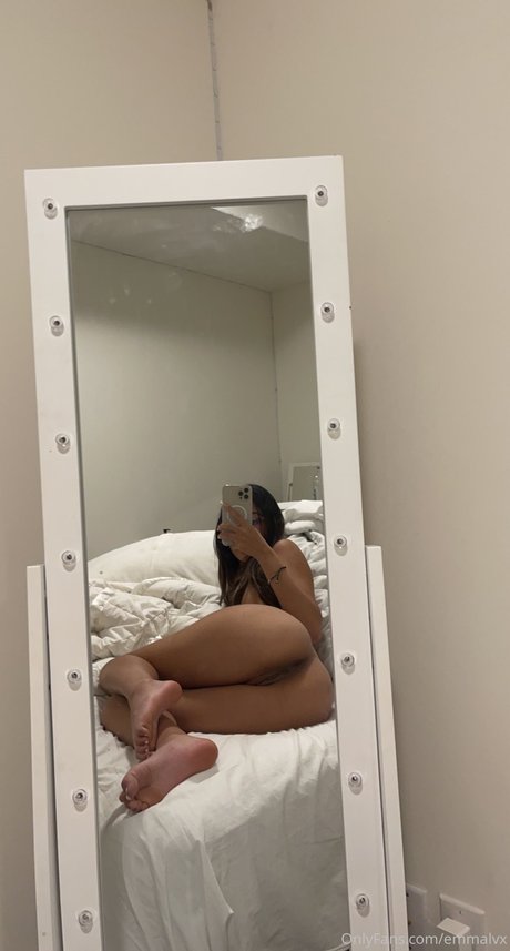 Nahá fotka uniklých OnlyFans od Emma Lvxx