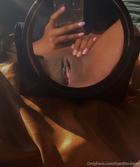 Обнаженная фотография утечки OnlyFans от Hardfordemi