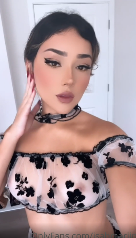 Alaston vuotanut OnlyFans-kuva Isa Marin