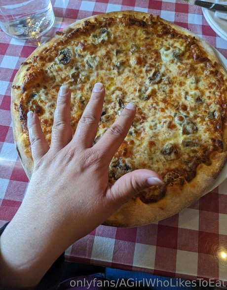 Agirlwholikestoeat