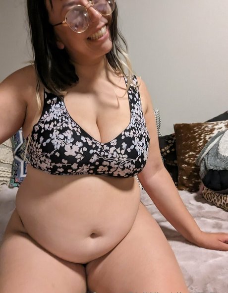 Agirlwholikestoeat